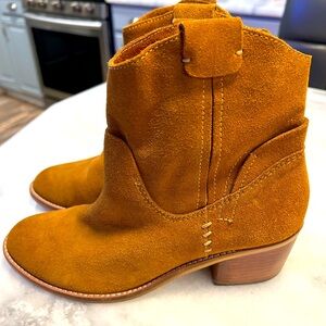 Dolce Vita Grayden Booties Camel Brown Suede